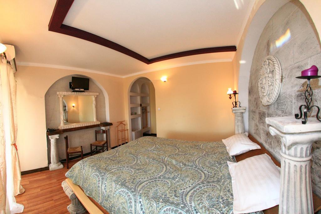 Castelul Lupilor Otel Chimindia Oda fotoğraf