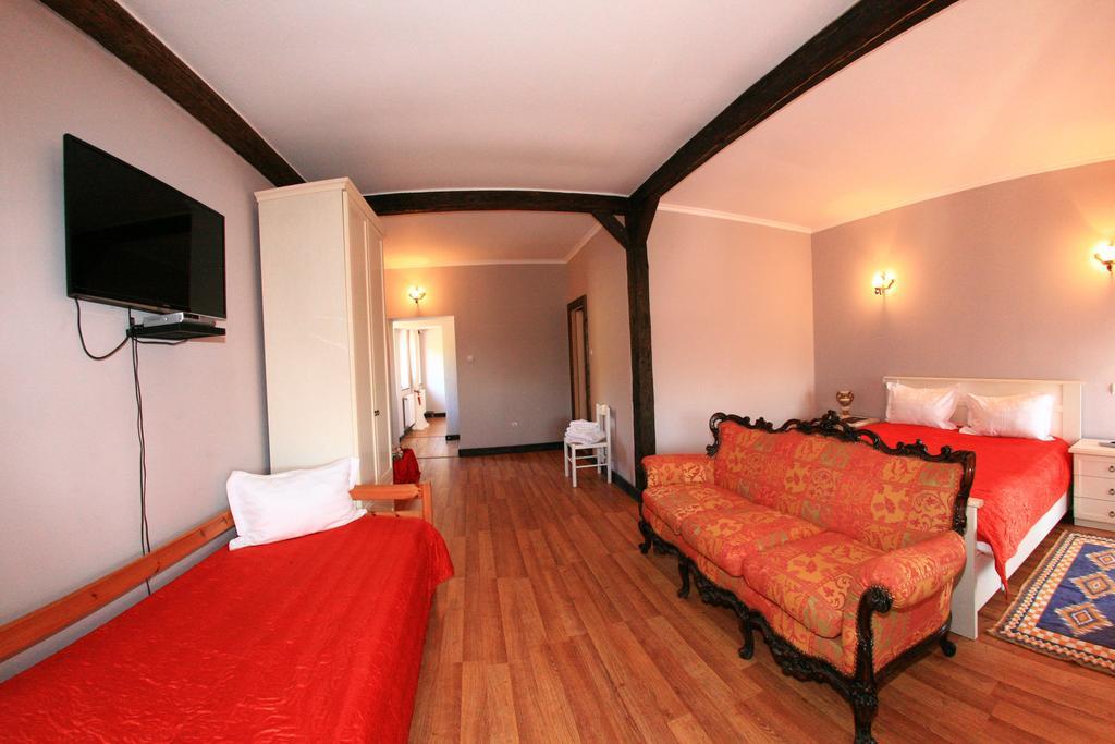Castelul Lupilor Otel Chimindia Oda fotoğraf