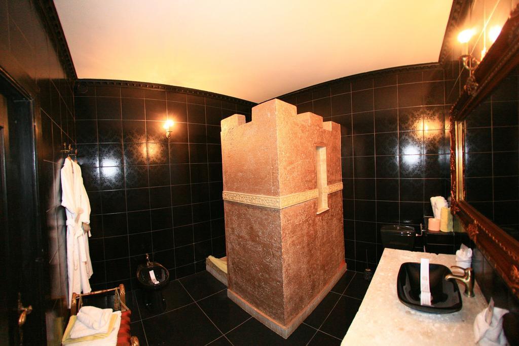 Castelul Lupilor Otel Chimindia Oda fotoğraf